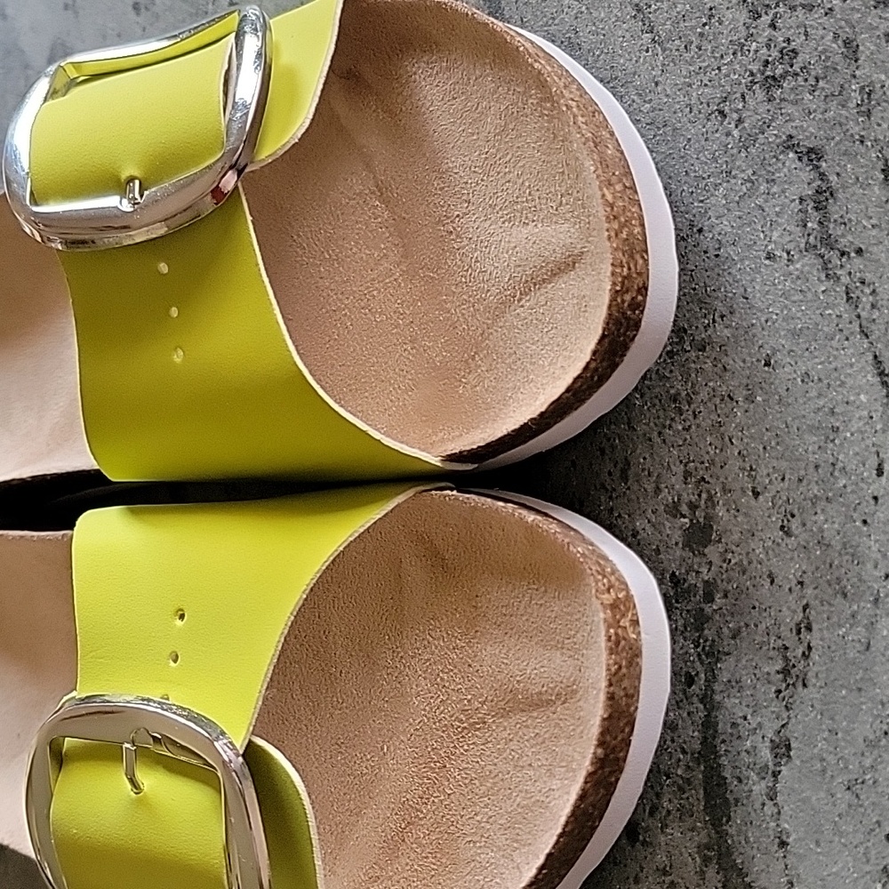 SO Faux Leather Slides W/ Comfort Footbed Silver Tone Buckle Green Size M NWOT - Picture 4 of 10